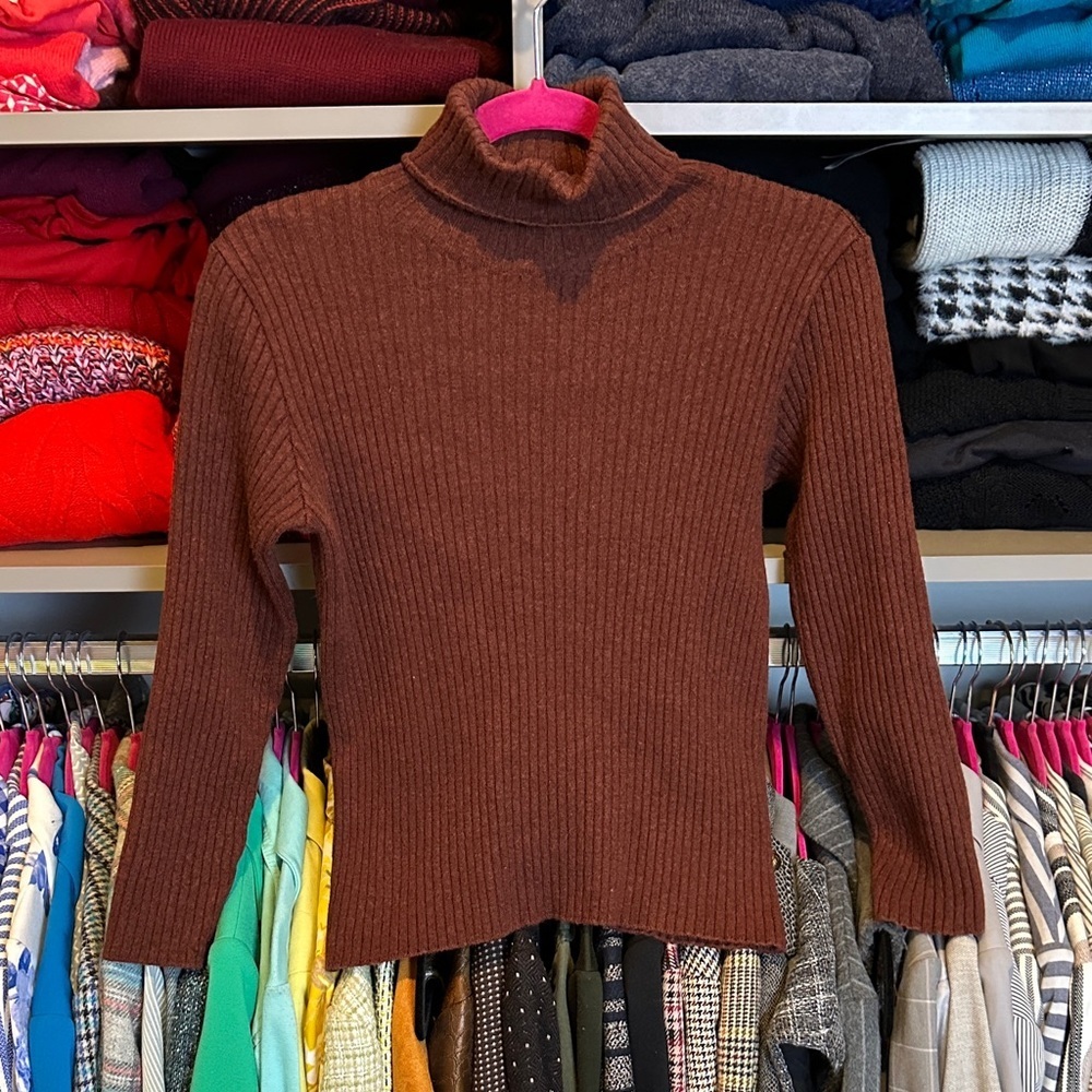 Harold’s brown ribbed 100% merino wool long sleeve turtleneck sweater size S